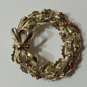 Christmas Wreath Goldstone Christmas Brooche